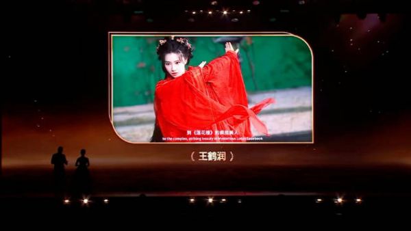 王鹤润马来西亚用马来语问好，感谢观众喜爱辛湄