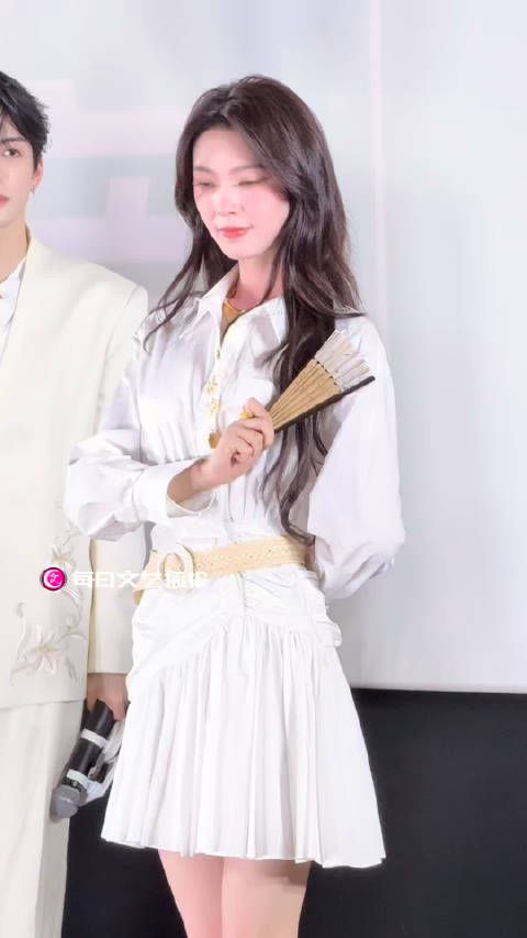 播报看热剧｜@陈瑶Sebrina 古风仙姑摇也太美了，这是从画中走出来的美人吗！
