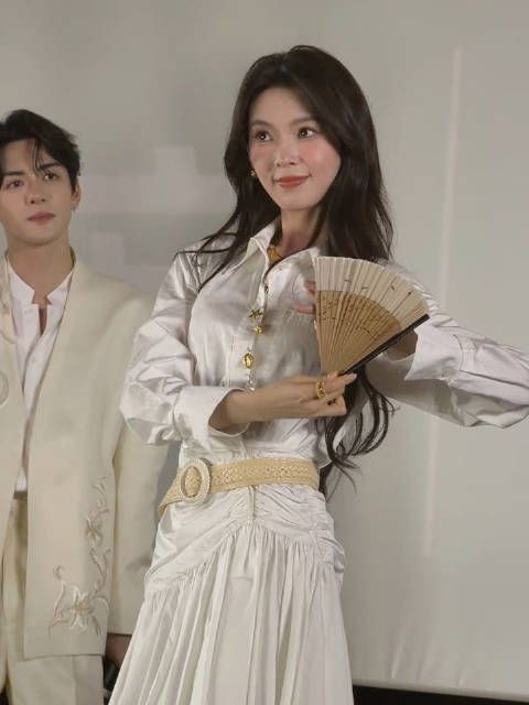 瑶妹来交仙姑摇作业了 别太会跳了吧！ 陈伟霆说陈瑶去了浪姐就是不一样