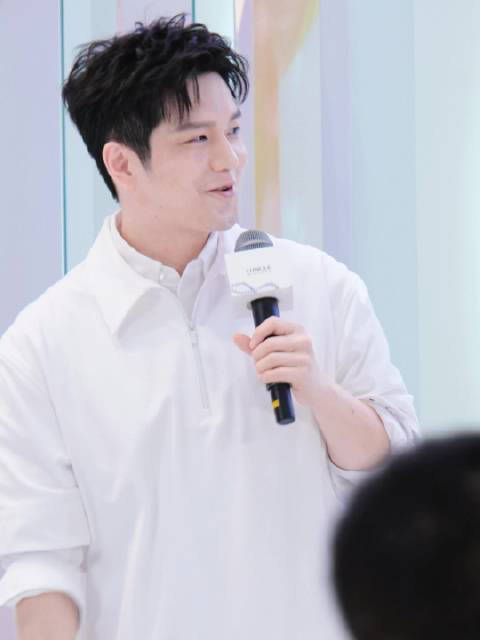 主持人：我刚看我还没有说摆到我们购物车东哥就快速地摆进去了