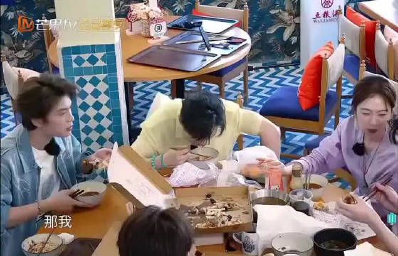报告长官 这里有一个撒娇精