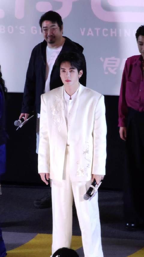 九门剧组今日转圈接龙舞，柏导三叔完美演绎