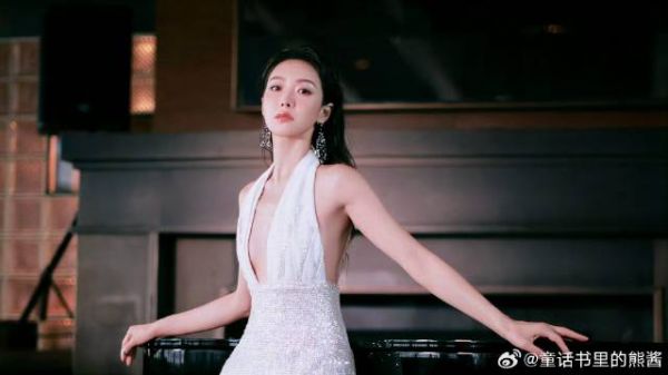 谁才是真压轴?宋茜走红毯姗姗来迟,在刘诗诗靳东后现身引热议