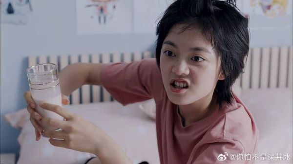 林妙妙周末赖床不起，亲妈当场怒了，直接把她被子掀了！