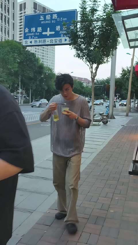 2026.8.2天德晚场上班 吃着刨冰走来！