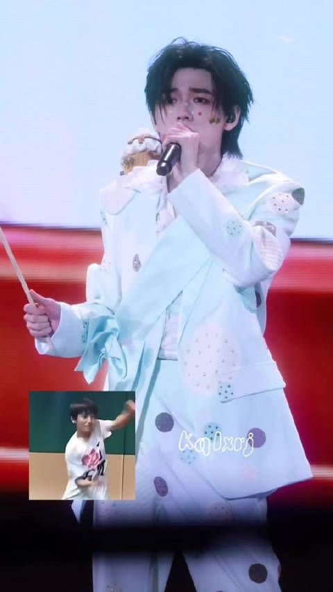 宋亚轩solo《看见什么吃什么》 致敬了小时候的练习室 哈哈哈可爱死了