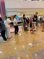 香港天后11岁混血女儿近照曝光，身高到爸爸耳边，会说四种语言
