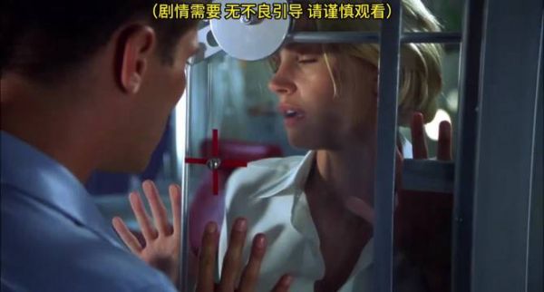 雄异种为了与雌异种交配，不顾众人阻拦