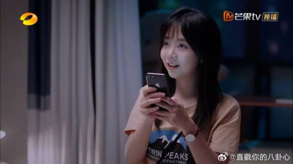 李尖尖怕凌霄不回来,看到订返程机票,瞬间安心很多