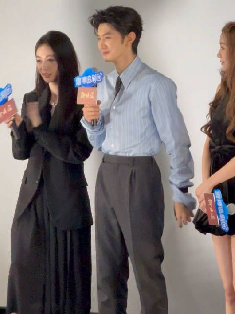 我笑晕陈哲远版： “ohmygod 你吓到我啦～” 手指上用来指音符吗