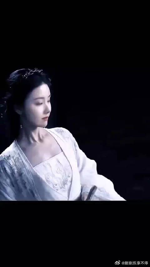 “在下缉妖司文潇，丞相大人恕罪”