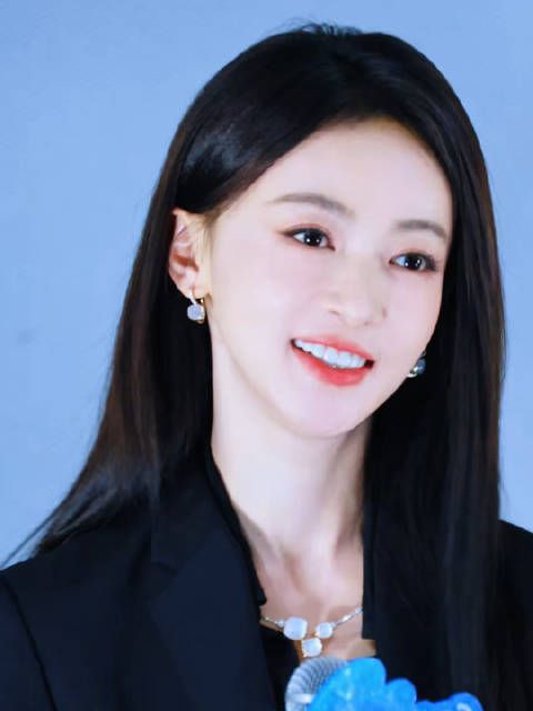 OMG吴谨言越怼脸越美丽啊!好权威的一张脸 御廷谣微博追剧团御廷谣