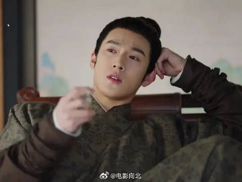 谁家的傻儿子那么喜欢爬人窗户啊！