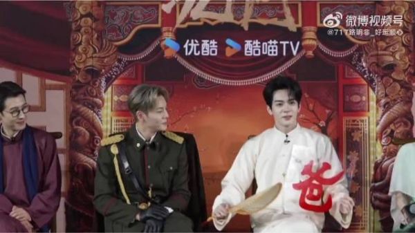 陈伟霆曾舜晞互动，叫爸爸照做