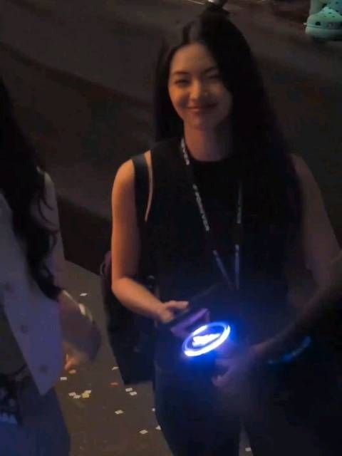 吴建豪新婚妻子荒卷绘美现身F4演唱会,气质出众很漂亮
