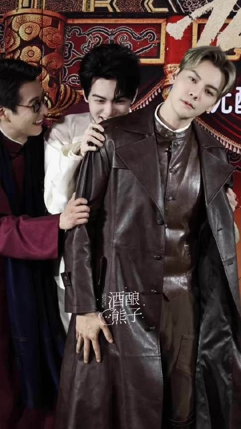 你们三个在干什么