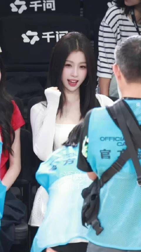 虞书欣这真是校园女神来的，黑长直永远的神