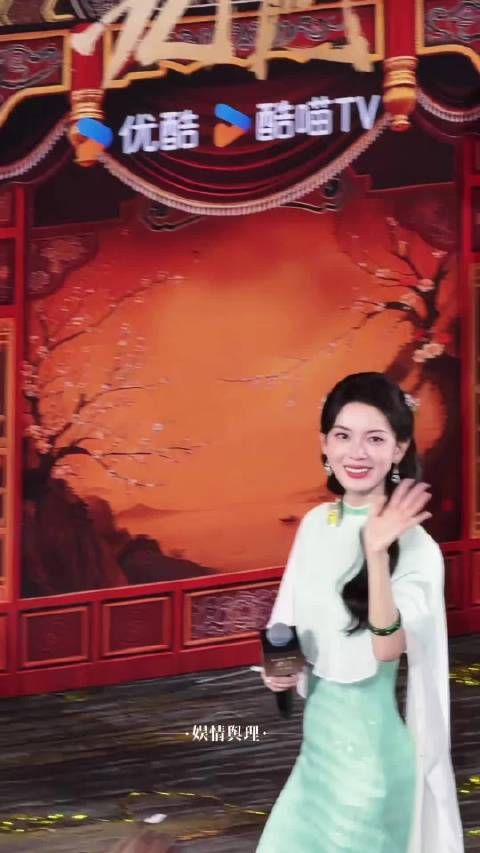 陈瑶就这样饭撒所有人,还对视了一下啊啊啊!好美的北极巨兔