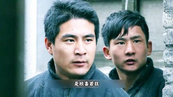 女八路被大批鬼子挟持不料却被八路队长一眼识破结局惨了