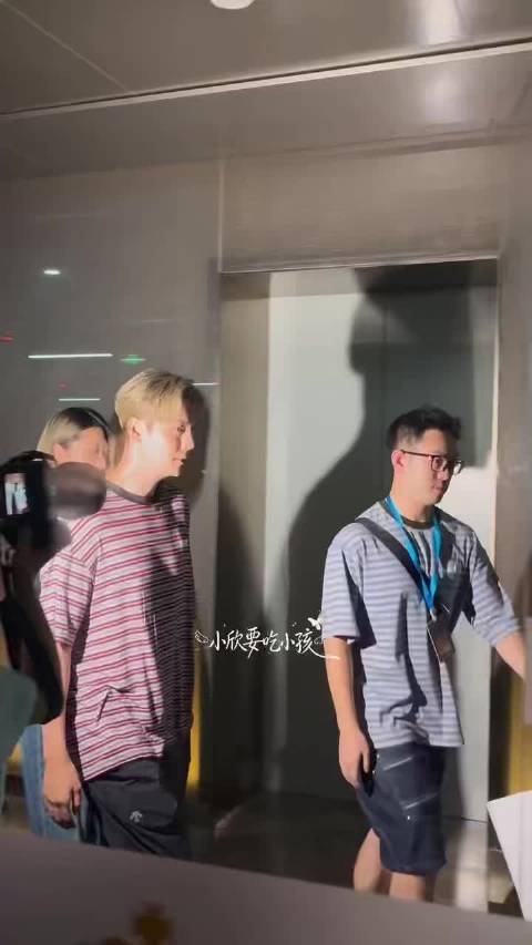 陈伟霆现实和剧无缝切换，线下还原名场面，佛爷气场瞬间拿捏