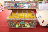 中国僧团为诗丽吉王太后祭奠仪式，准备纸人，纸屋