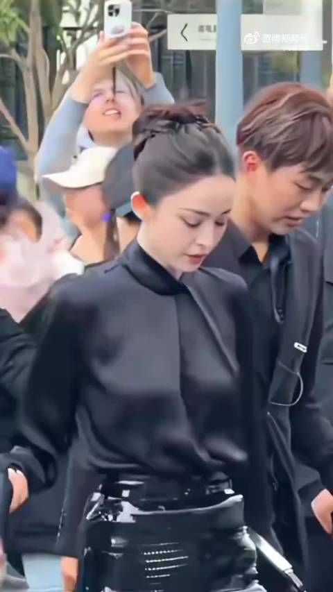 这是古力娜扎？好震撼的美貌 这么瘦还这么有料，简直挪不开眼