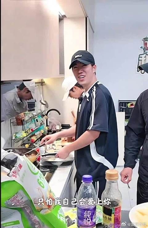 谁懂这个情非得已的对唱啊，后陡门乐队又要重出江湖了！