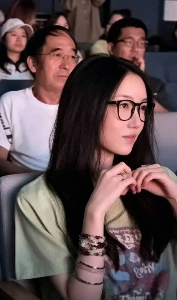 李嫣以志愿者身份低调出席。