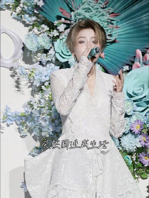 刘雨昕深圳演唱会绿色太夯了