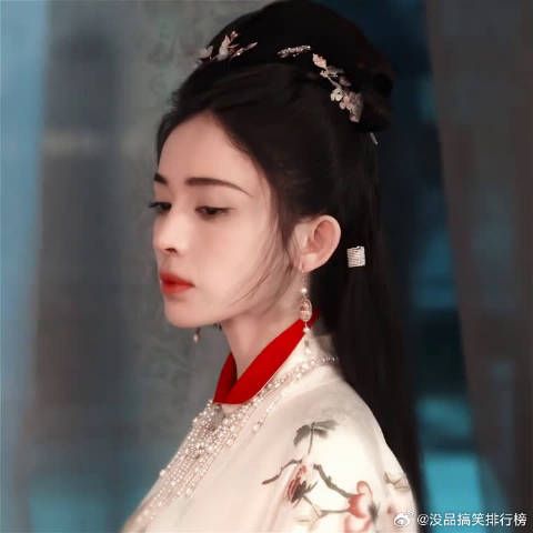 娜扎自曝开机前被换角，谈不为人知难处