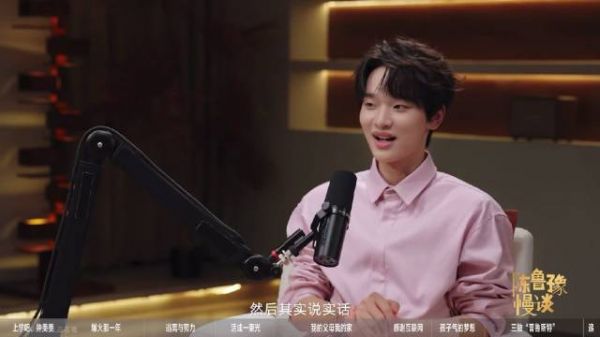 钟美美谈因范玮琪认识鲁豫，即兴清唱追星往事