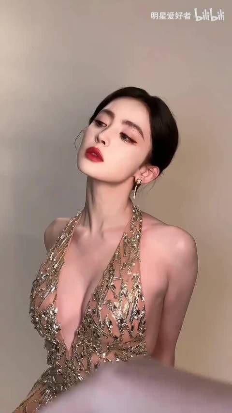 娜扎真的是公认的大美女了，演技也越来越好，期待她的新剧！