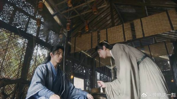 李莲花帮笛飞声逼修罗草 趁机偷偷溜走，结果尴尬了