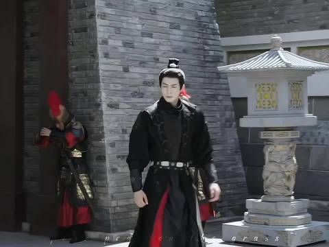 家人们谁懂啊！邬善这氛围感直接把我捶进坑底！这谁顶得住啊，我先嗑为敬了！