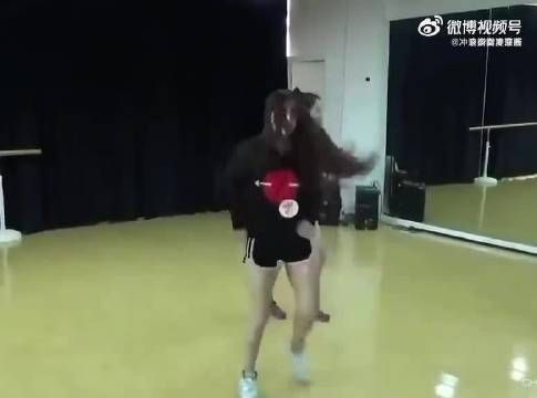 这就是杨超越说的2000块钱工资还包吃住的面试