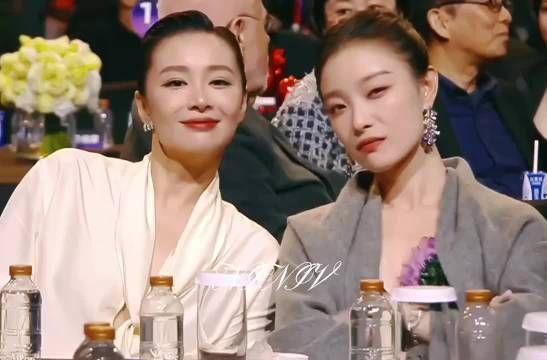 倪妮高叶放风筝，比耶互动超苏
