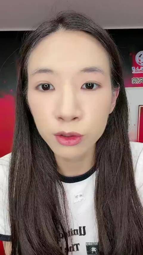 节目由金领冠奶粉赞助，强调奶粉专利配方的重要性