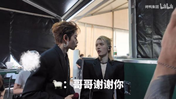 洋灵超话称我们平时都是用亲吻表达感谢