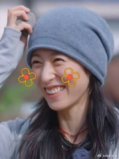 怎么会有这么可爱的女孩子，猴子哥都笑出框了