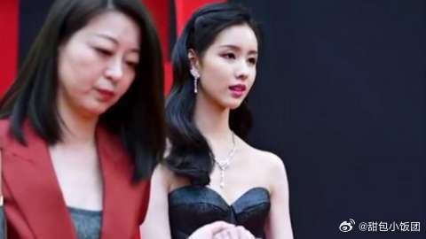 陈都灵出席红毯，回眸的一瞬间，这也太惊艳了吧！
