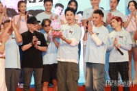 TVB小生生日许愿结婚顺利，提绯闻前女友离巢突然封口，拒绝回应