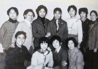 她是上海越剧名家，将袁雪芬当母亲，卸任团长职位，婚姻状况成谜