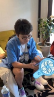 猫哥终于向气温妥协，带风扇出行了！ AG超玩会