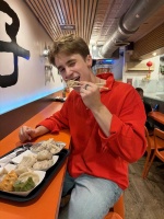 网红男模大吃饺子，一口气吃12个饺子，4个灌汤包！