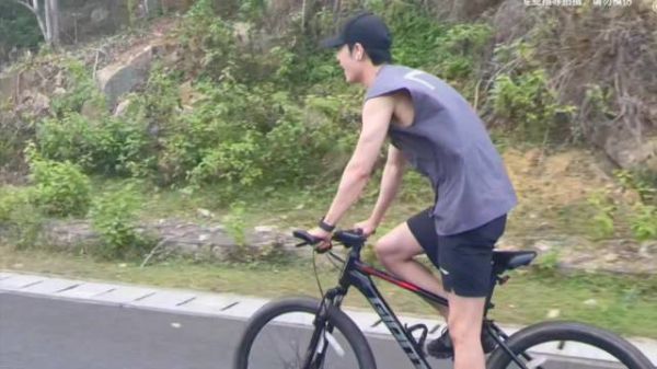 肖战肌肉练成,粉丝骄傲称其优秀努力