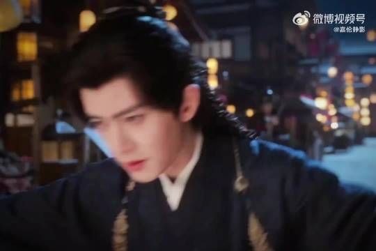 任嘉伦饰演陆千乔为救辛湄抬手熄灭万家灯火