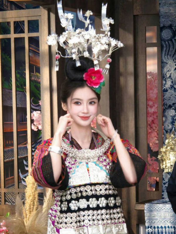 Baby和各种民族服饰都很适配。