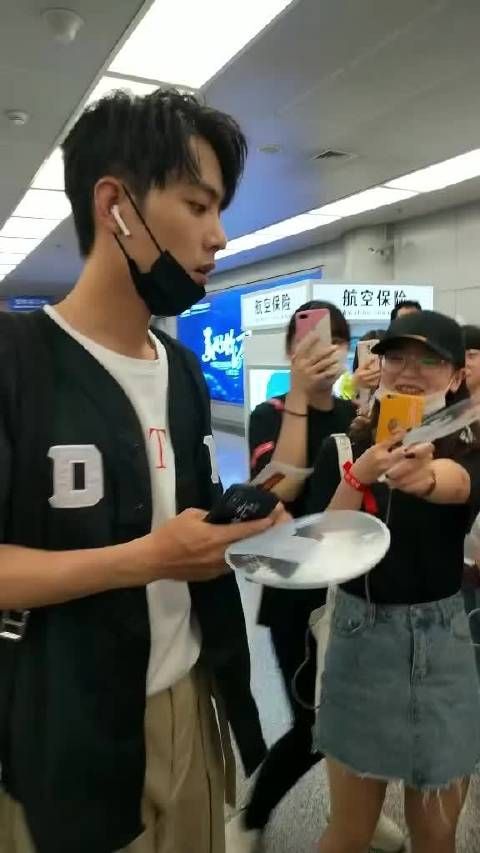 粉丝表白肖战，初心不变永远支持