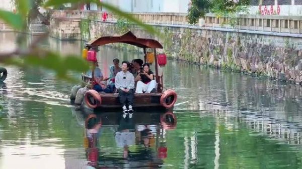 我们唱着时间的歌，在青果巷“刚”好遇见你