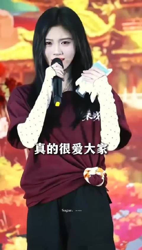 对代拍没好脸色 但对粉丝就是最真诚最温暖的宝宝！你们鞠粉都吃这么好的吗